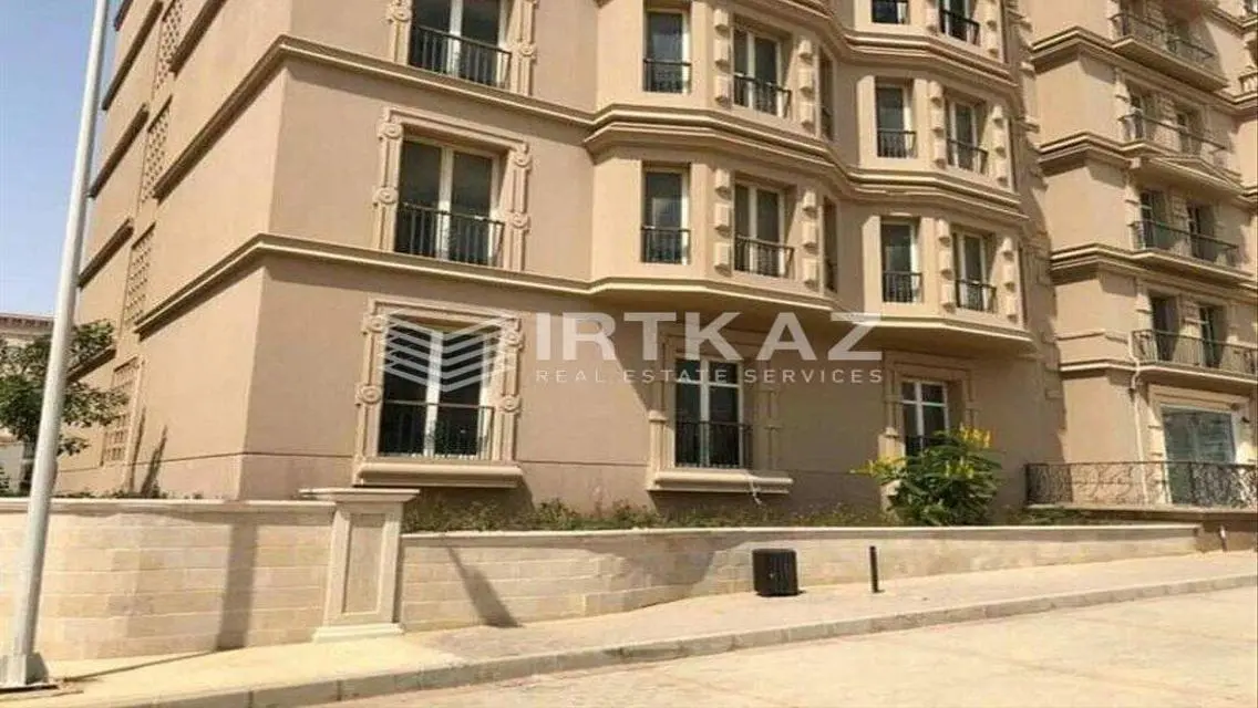 شقة فاخرة بمساحة 1200 متر للبيع