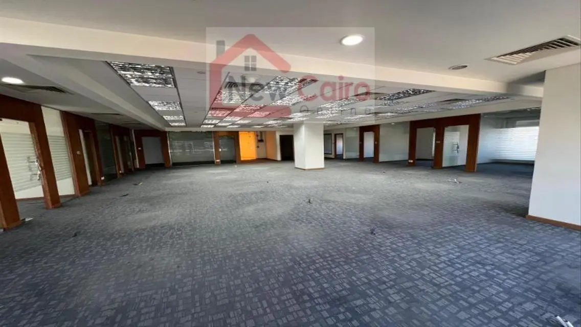 عقار فاخر بمساحة 1500 متر متاح للبيع