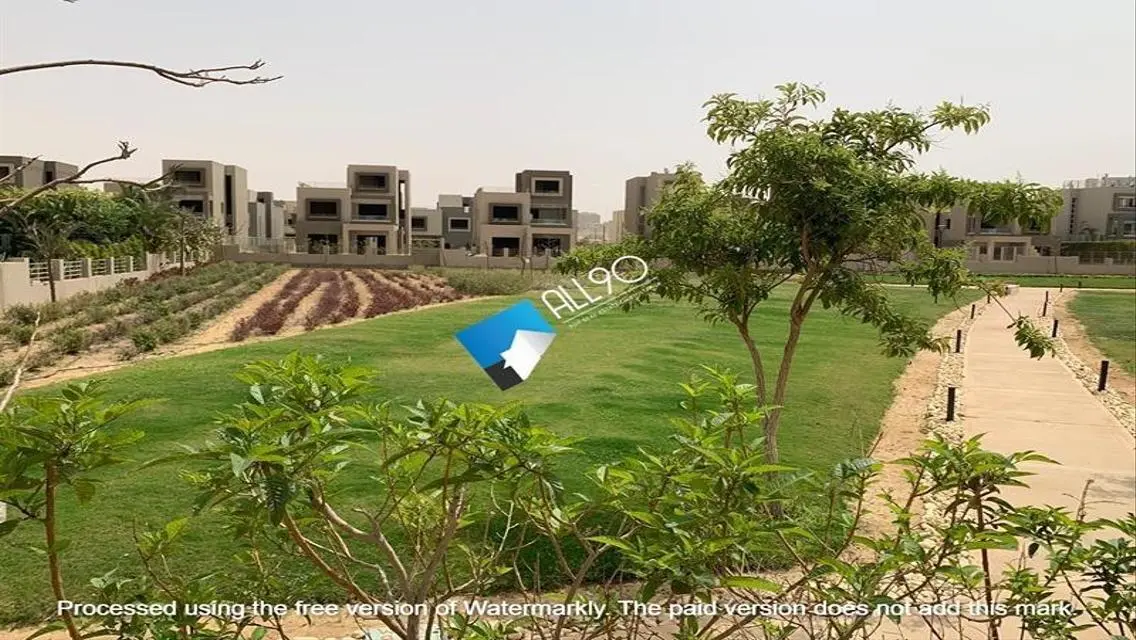 عقار مميز مع حديقة ومسبح خاص