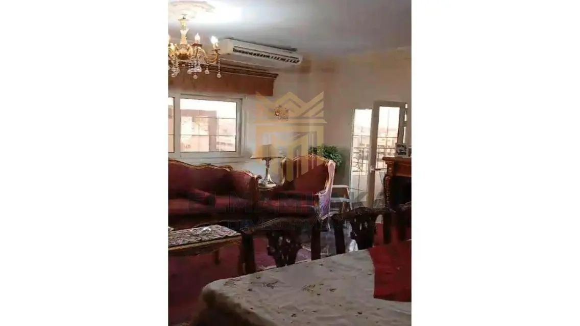 منزل رائع للبيع بمساحة 200 متر مع شرفة