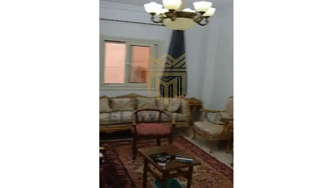 منزل رائع للبيع بمساحة 200 متر مع شرفة