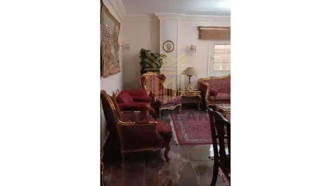 منزل رائع للبيع بمساحة 200 متر مع شرفة