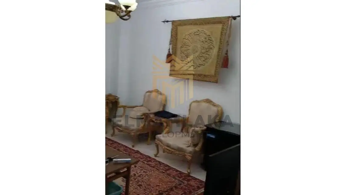 منزل رائع للبيع بمساحة 200 متر مع شرفة