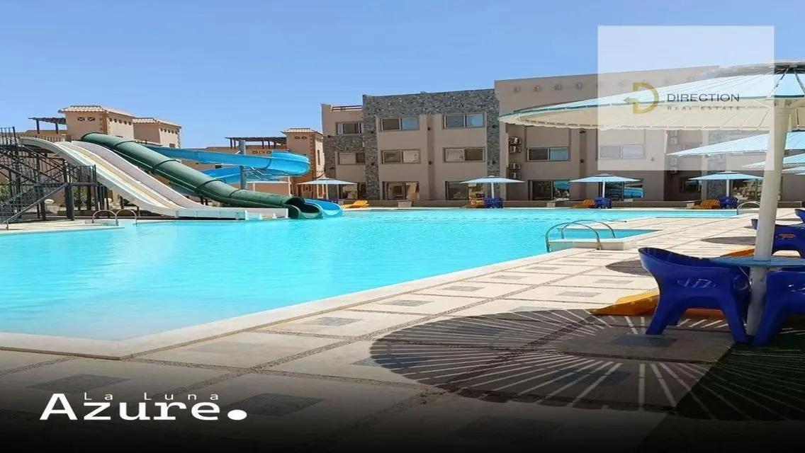 فيلا فاخرة للبيع بمساحة واسعة وإطلالة مميزة على البحيرات