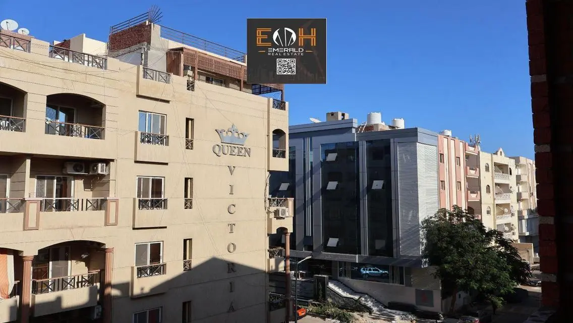 شقة فاخرة للإيجار مع شرفة ومسبح مشترك