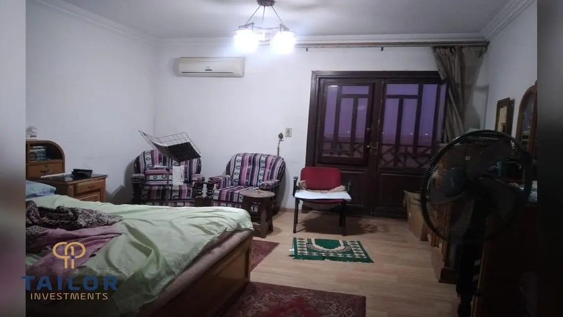 شقة فاخرة بمساحة 302 متر مربع بموقع متميز
