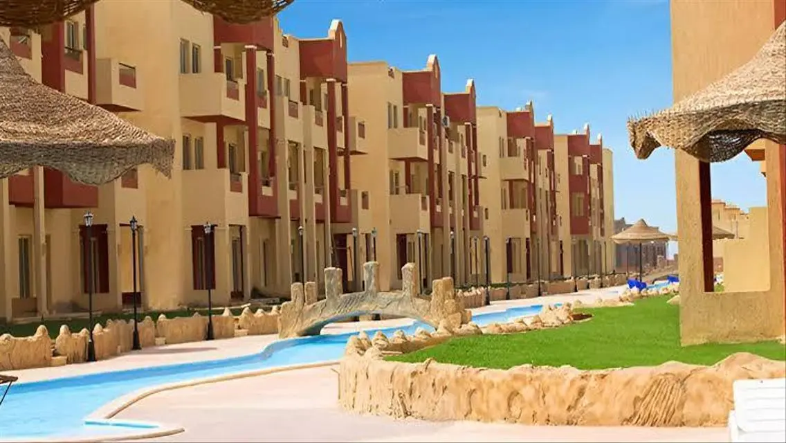 منزل فردي رائع للبيع في 176-16 مع حديقة خاصة