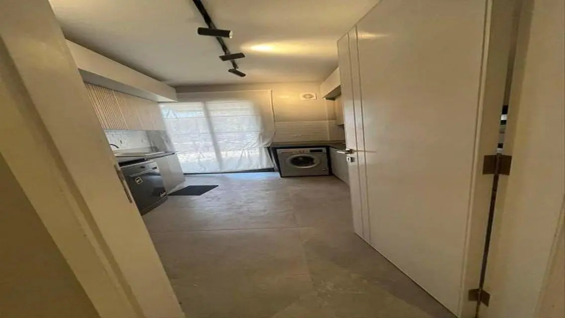 Luxury Apartment Overlooking Lakes with Premium Amenities