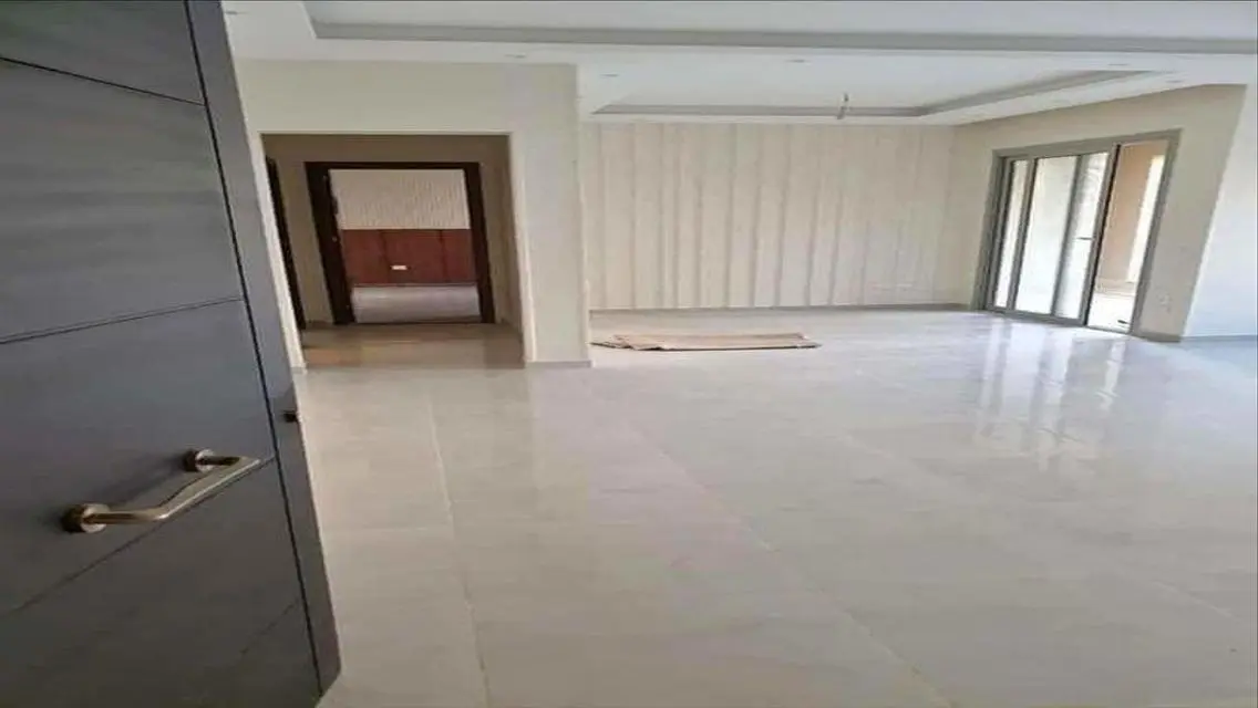 Luxury Apartment Overlooking Lakes with Premium Amenities