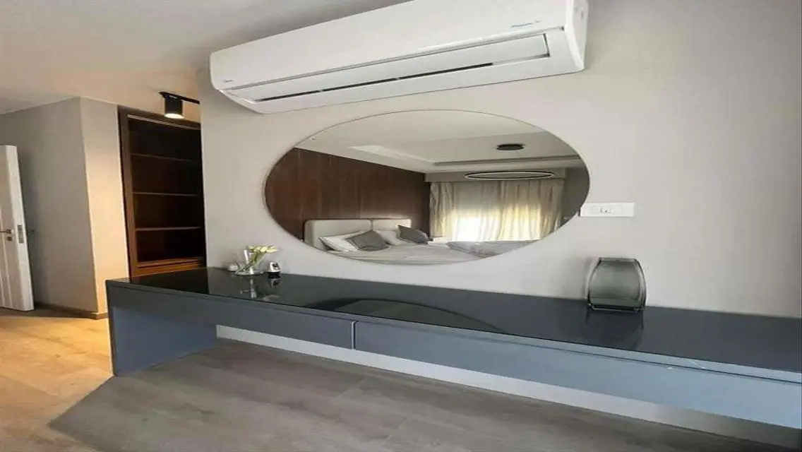 Luxury Apartment Overlooking Lakes with Premium Amenities