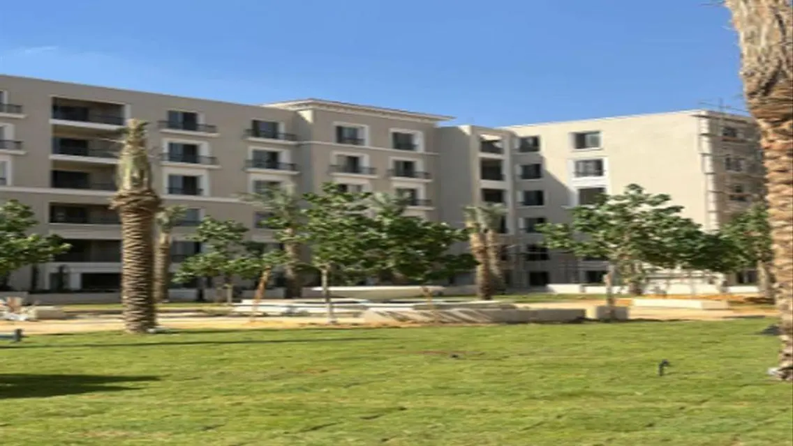 Luxury Apartment Overlooking Lakes with Premium Amenities