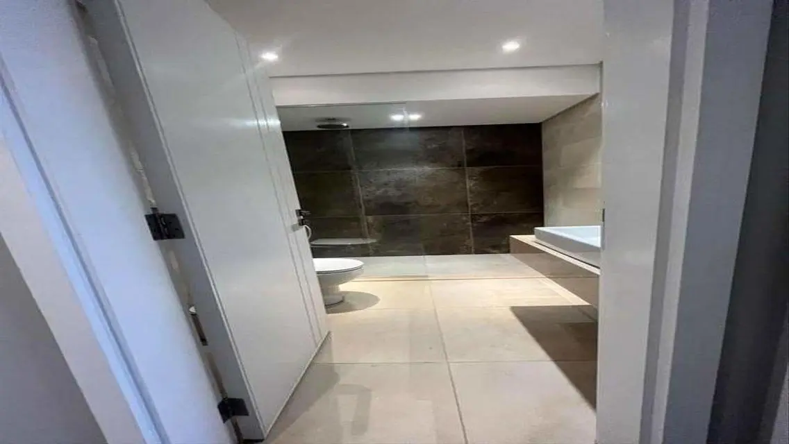 Luxury Apartment Overlooking Lakes with Premium Amenities