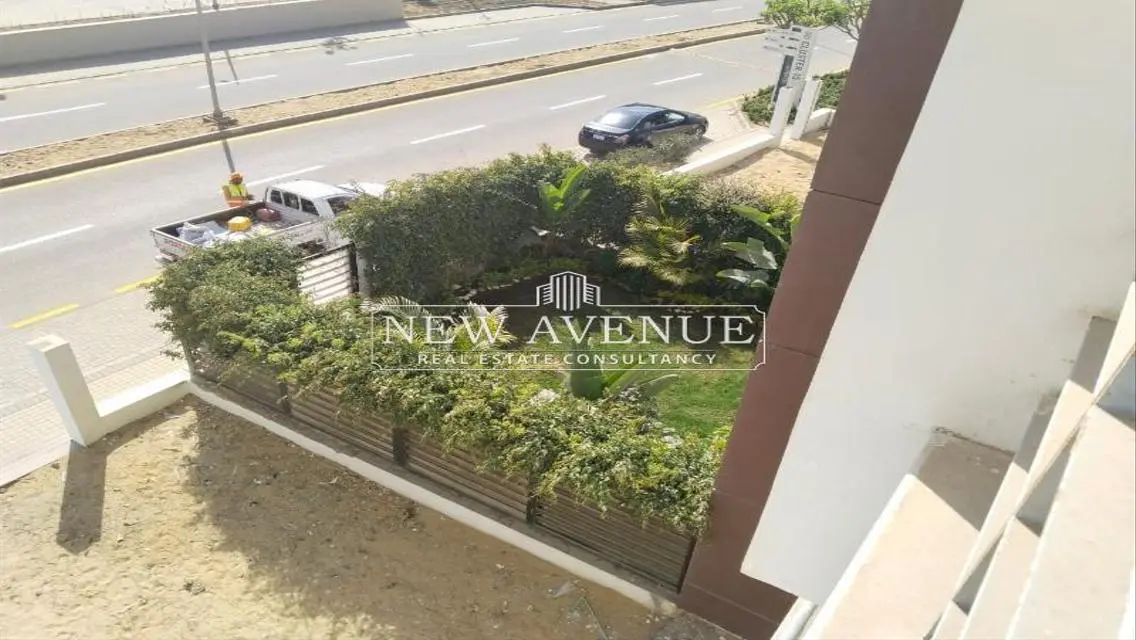 فيلات فاخرة للبيع بجوار معلم رئيسي