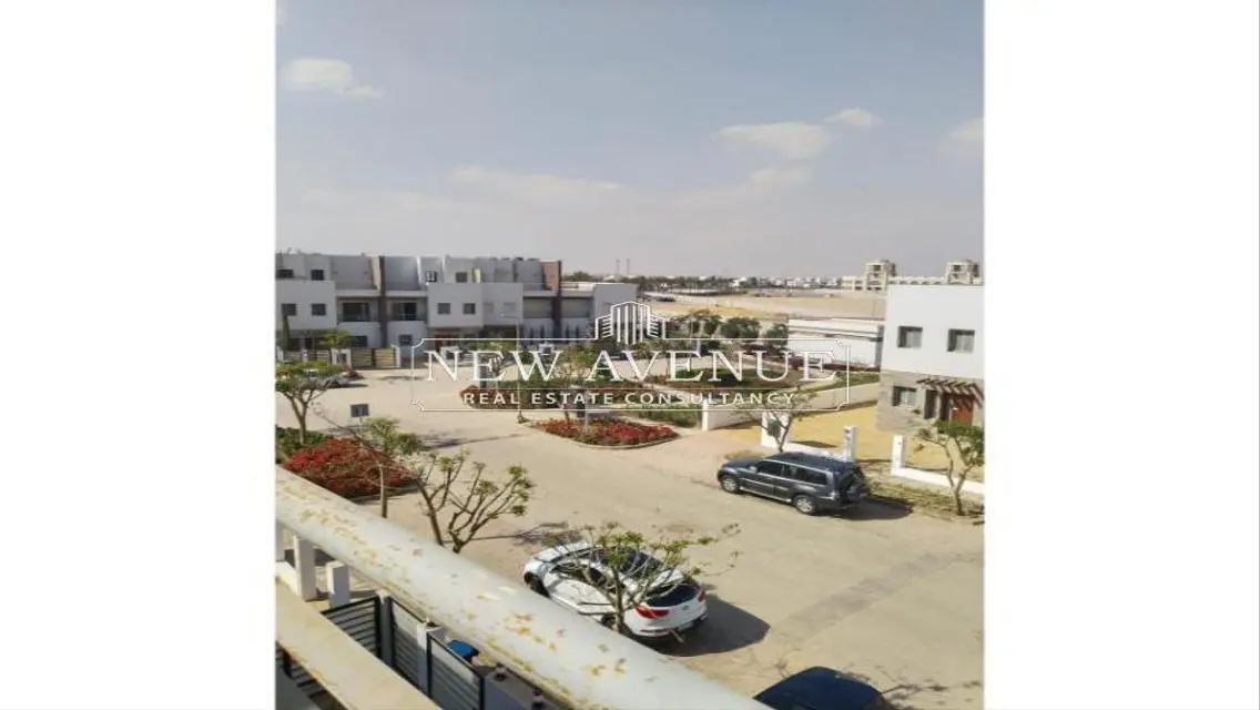 فيلات فاخرة للبيع بجوار معلم رئيسي