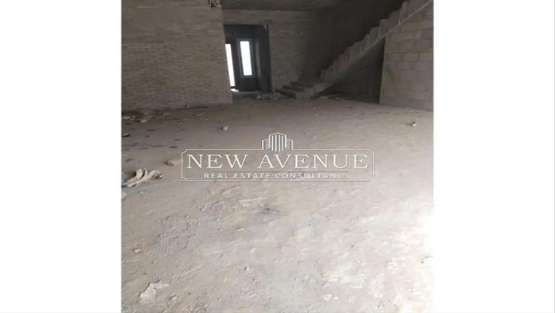 فيلات فاخرة للبيع بجوار معلم رئيسي