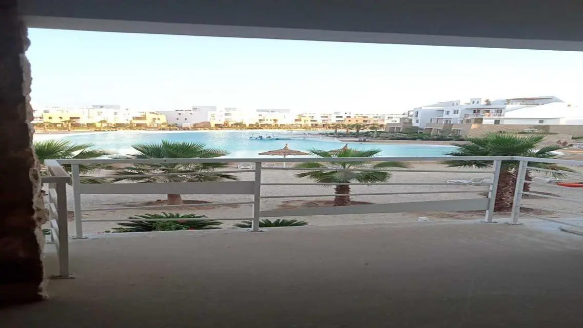 فيلا فاخرة مكونة من 3 غرف نوم بإطلالة على البحيرات