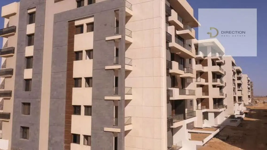 فيلا فاخرة بمساحة واسعة وإطلالات جميلة للبيع