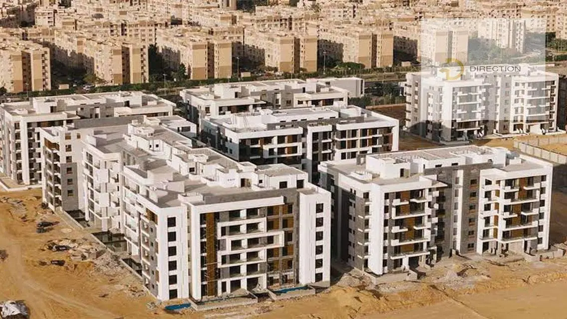 فيلا فاخرة بمساحة واسعة وإطلالات جميلة للبيع