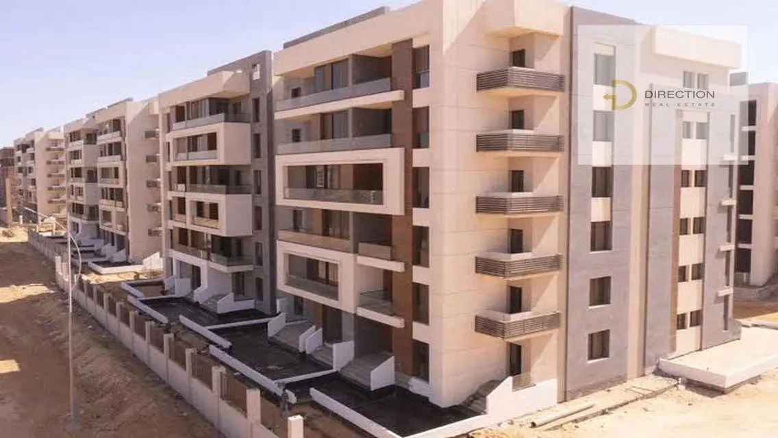 فيلا فاخرة بمساحة واسعة وإطلالات جميلة للبيع