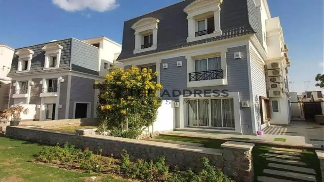 Luxury Villa with Private Garden and Pool in Prime Location