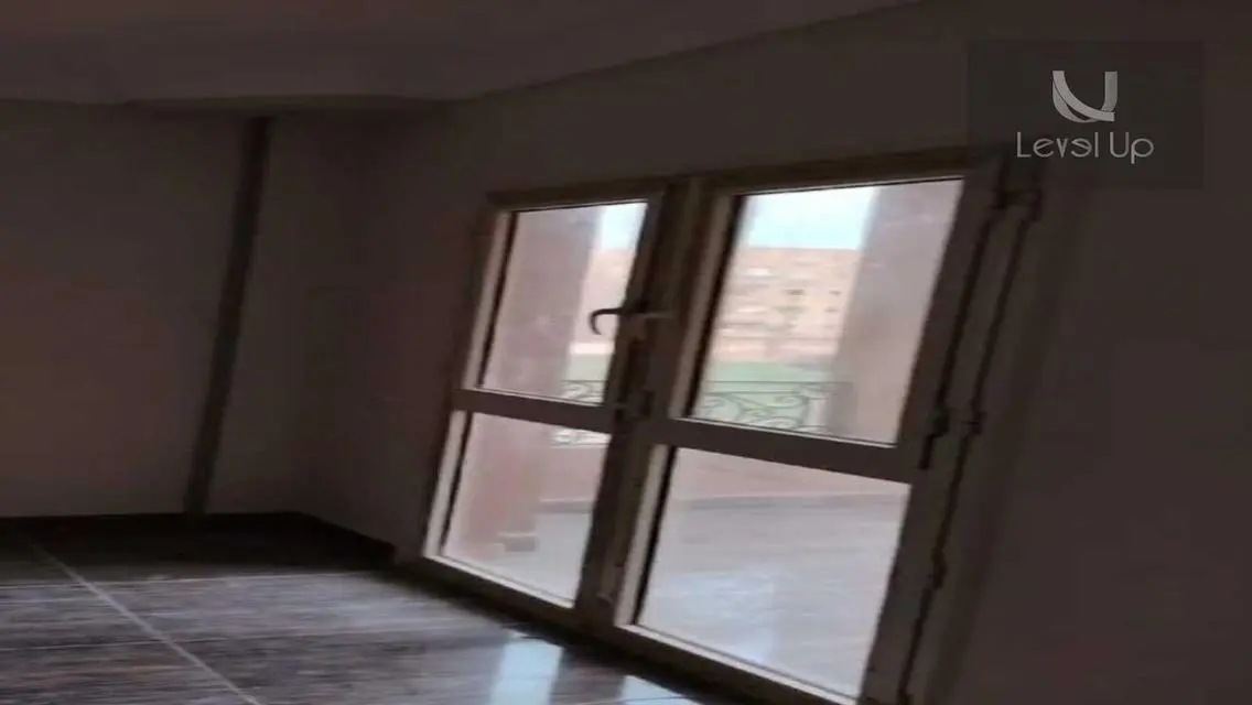 شقة فاخرة للإيجار بحي متميز