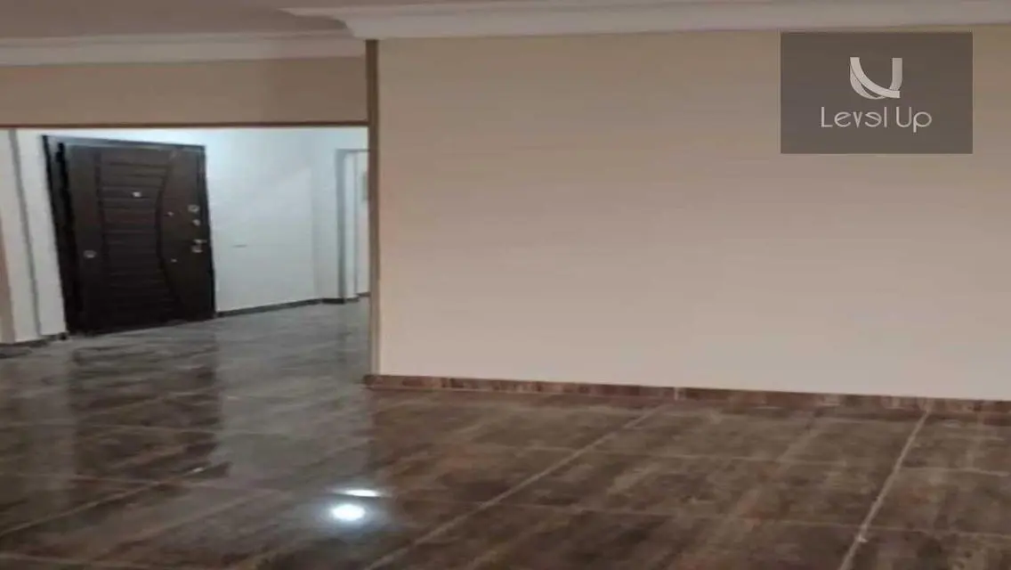 شقة فاخرة للإيجار بحي متميز