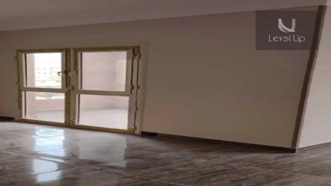 شقة فاخرة للإيجار بحي متميز