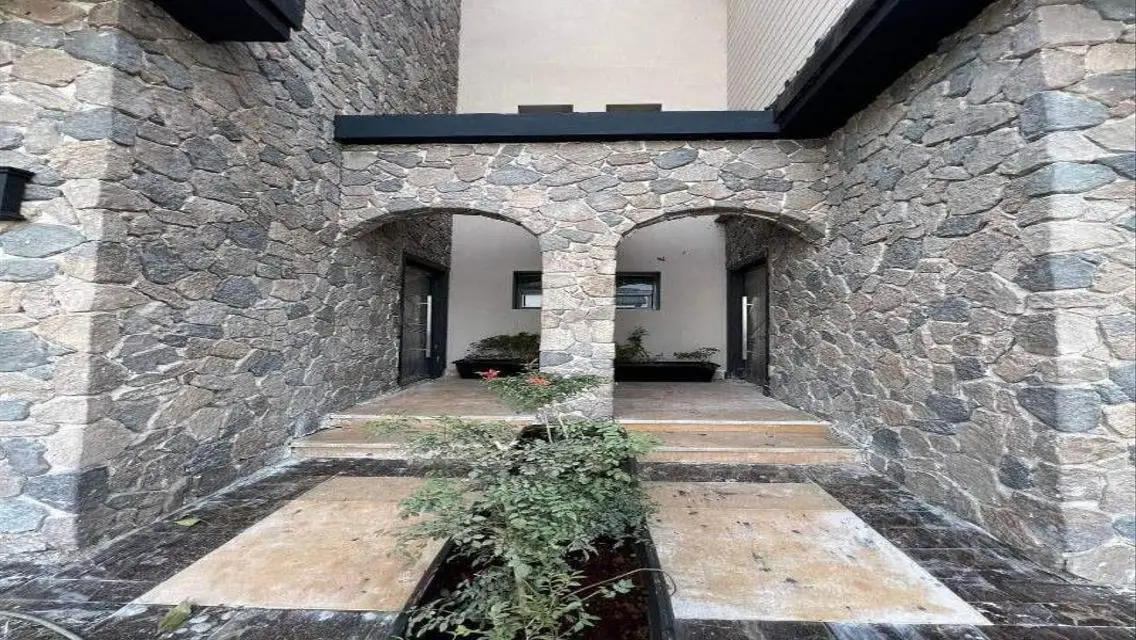 فيلا فاخرة للبيع في مارك جاردنز - 245 متر²