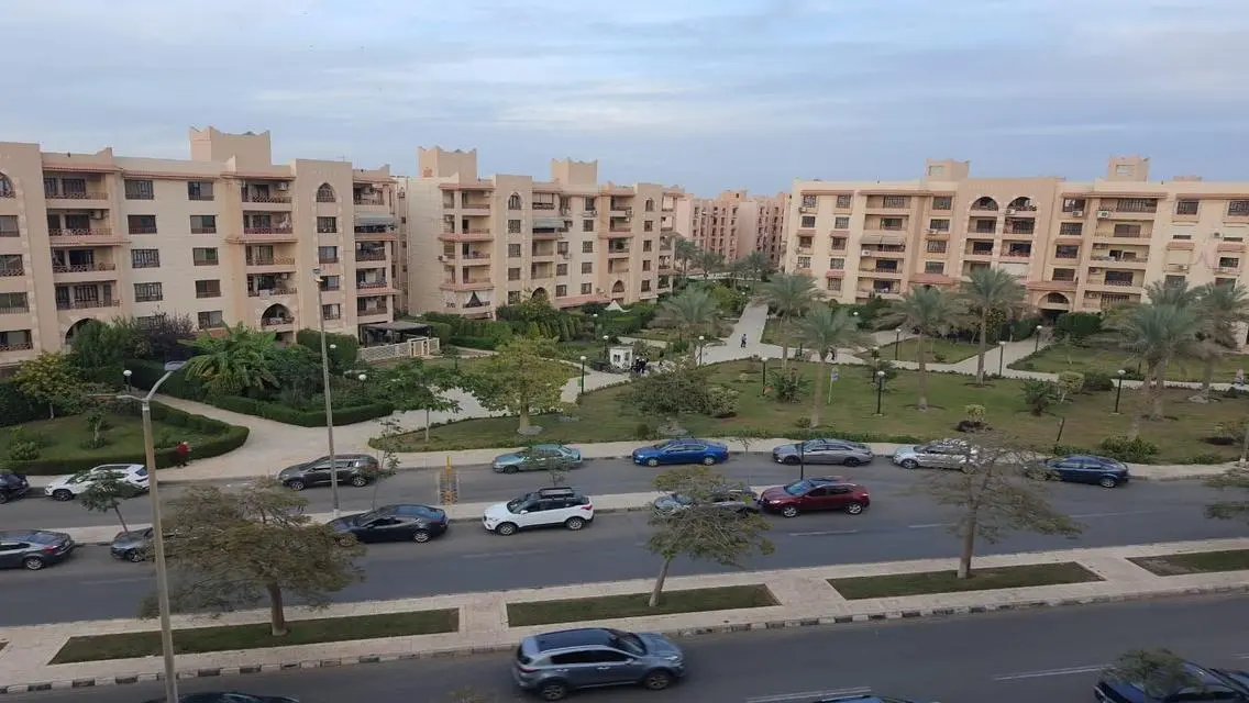 شقة فاخرة مكونة من 3 غرف نوم للبيع