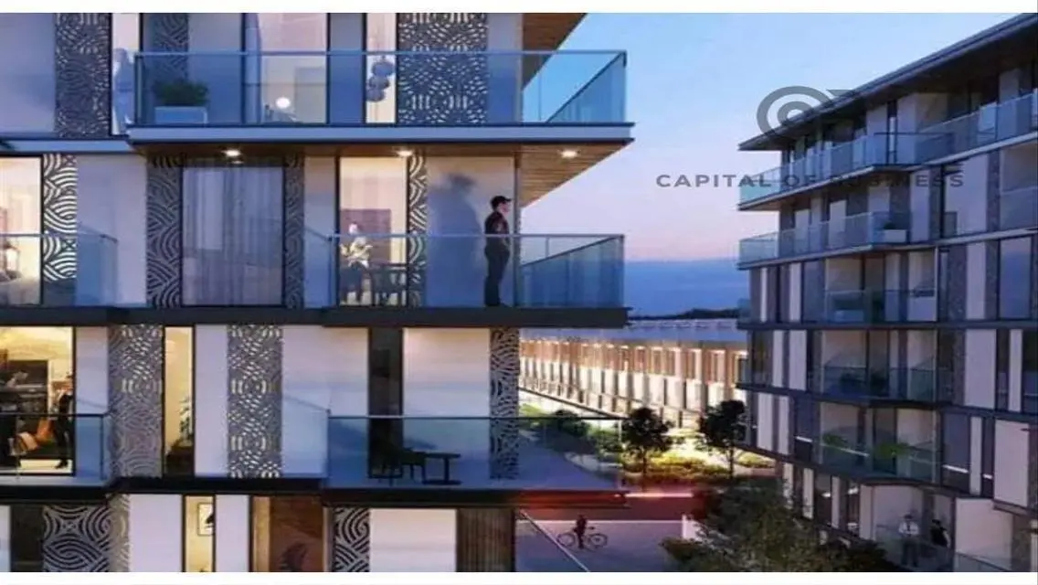 Luxury Apartment Overlooking Lakes and Landmark