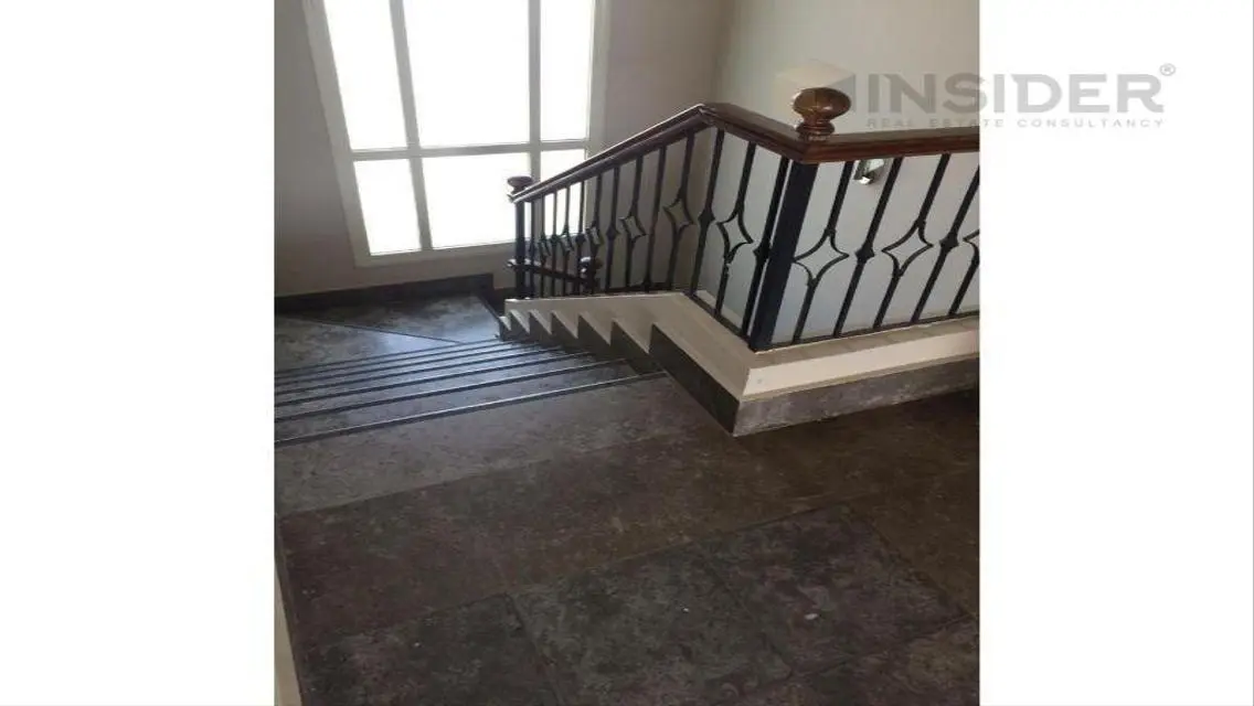 Luxury Apartment Overlooking Lakes - 475 sqm