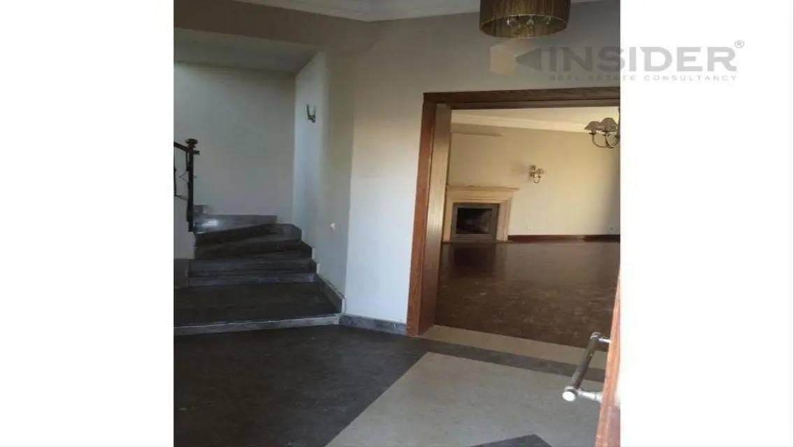 Luxury Apartment Overlooking Lakes - 475 sqm