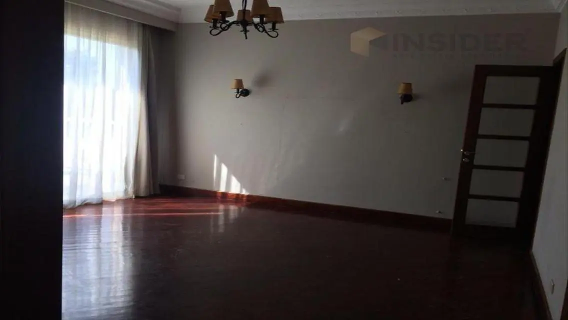 Luxury Apartment Overlooking Lakes - 475 sqm