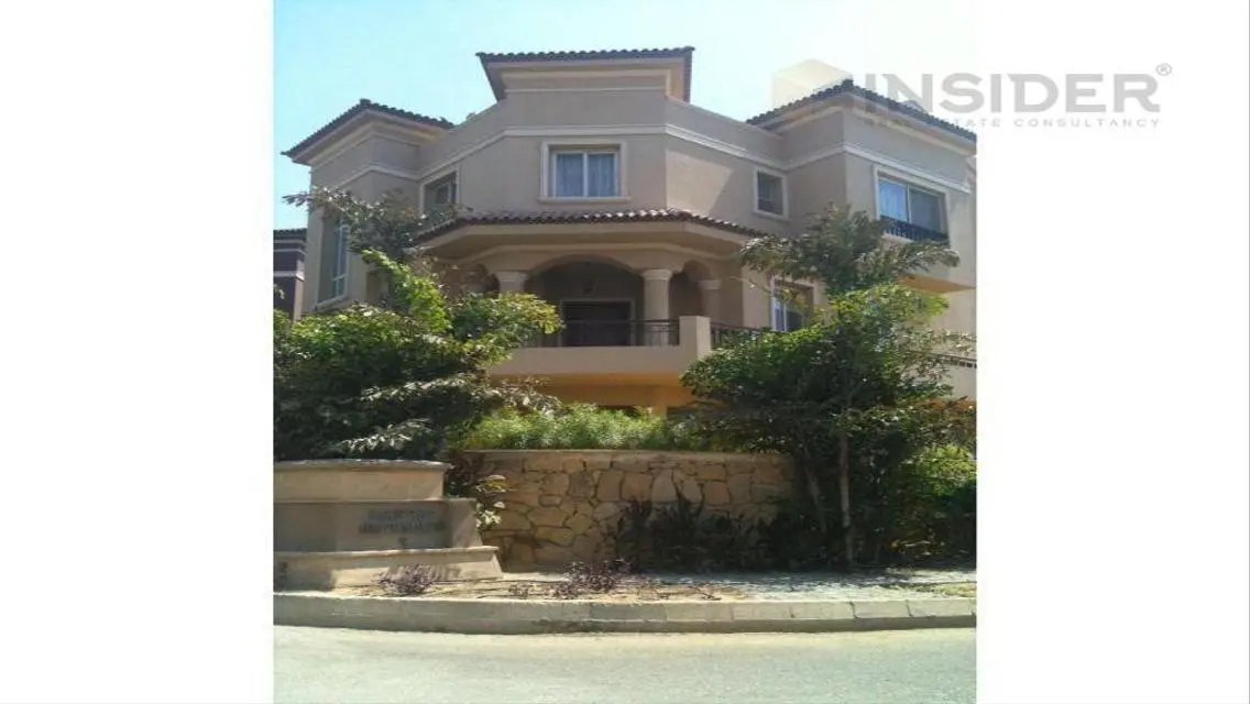 Luxury Apartment Overlooking Lakes - 475 sqm