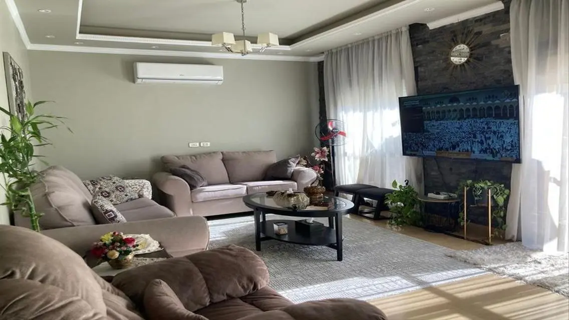 شقة فاخرة بمساحة 205 متر² في W26 مع حديقة خاصة وتكييف مركزي