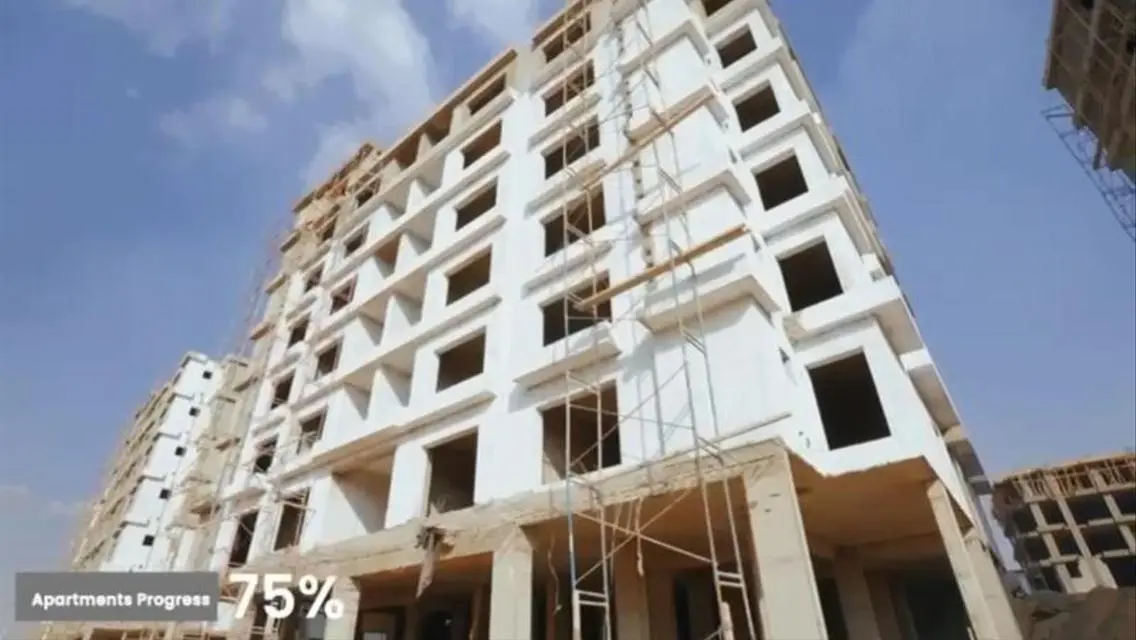 فيلا فاخرة للبيع مع حديقة خاصة ومسبح