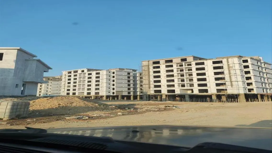 فيلا فاخرة للبيع مع حديقة خاصة ومسبح