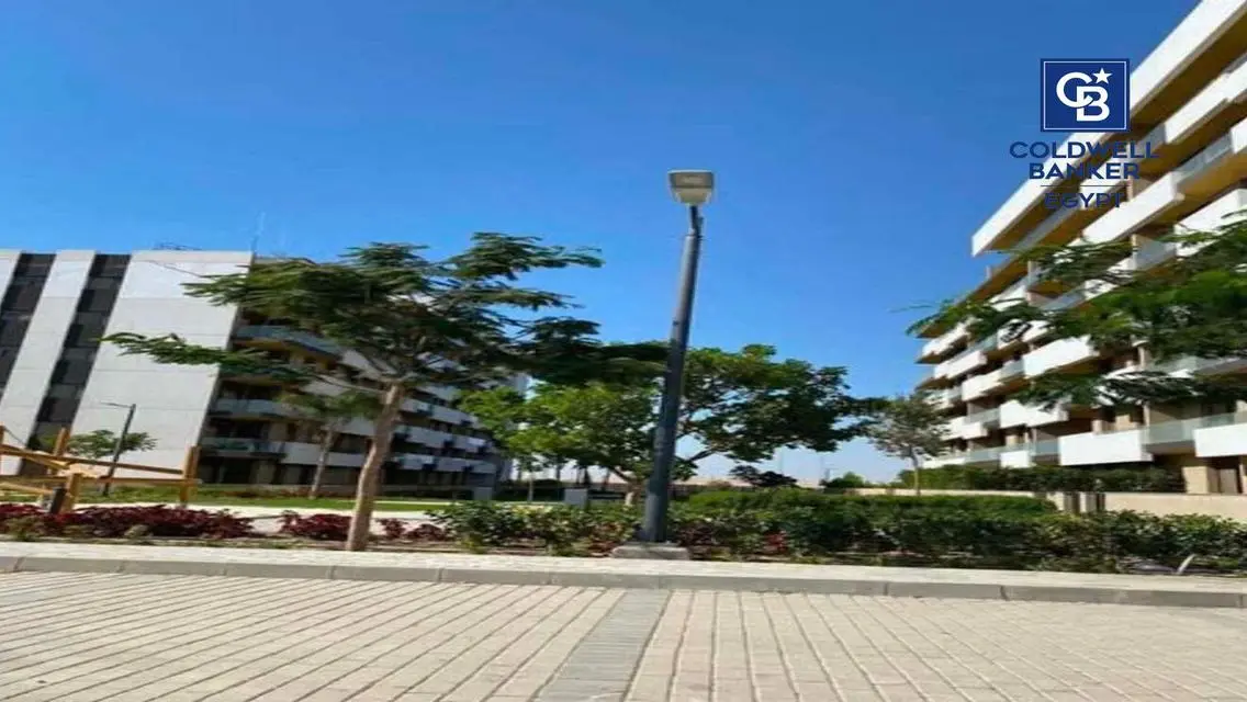 Luxury Apartment in Al-Burouj, 3 Bedrooms - Lake View