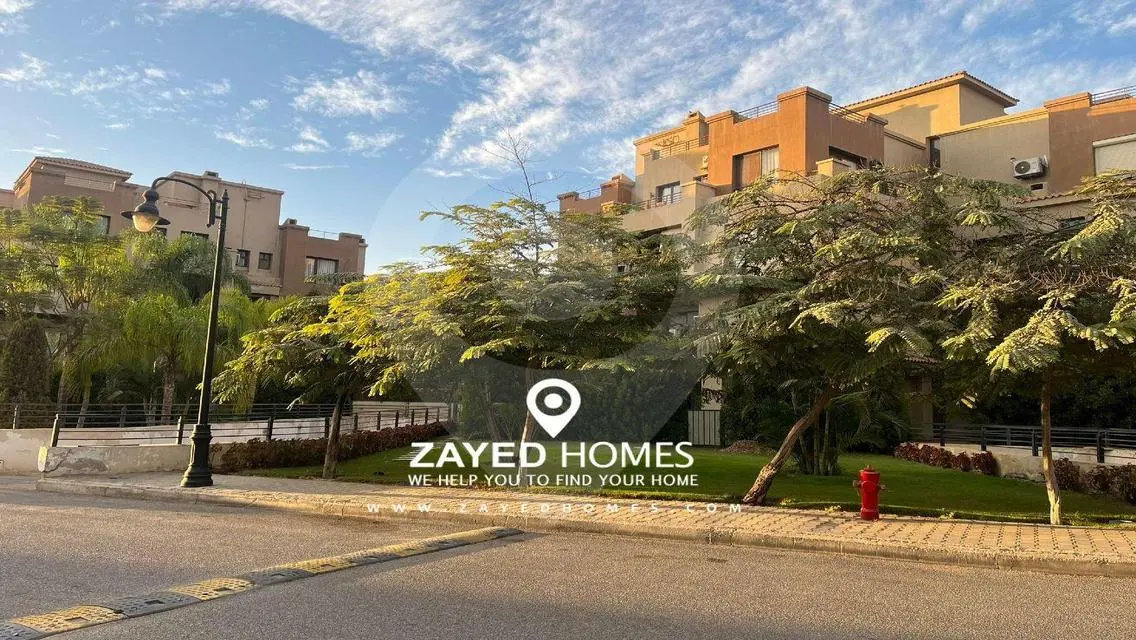 شقة فاخرة للبيع بمساحة كبيرة وإطلالات رائعة