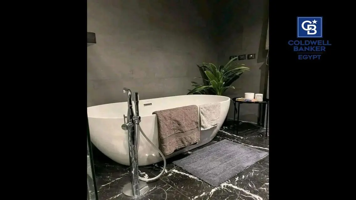 Luxury Apartment with Lake View in the Heart of the City