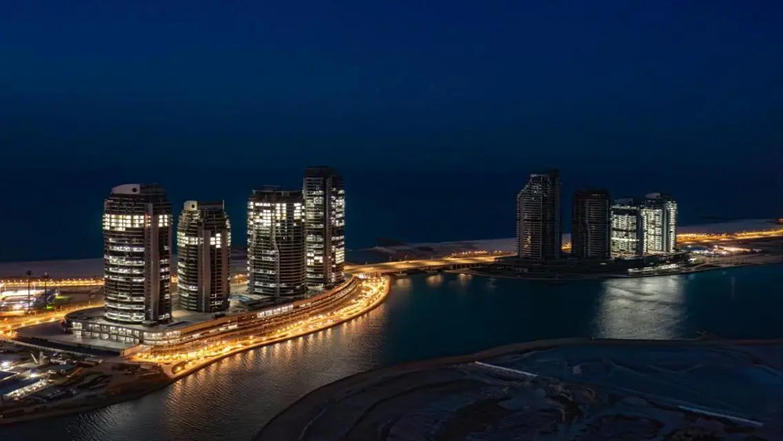 فيلا رائعة على الواجهة البحرية بـ 5 غرف نوم بسعر مغري