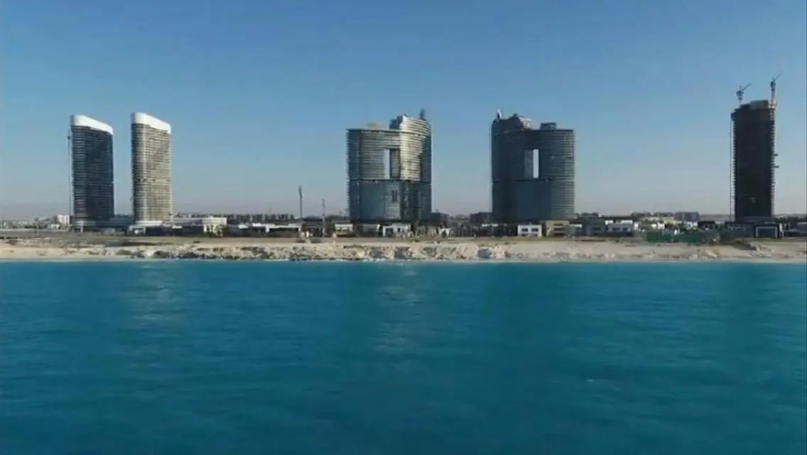 فيلا رائعة على الواجهة البحرية بـ 5 غرف نوم بسعر مغري
