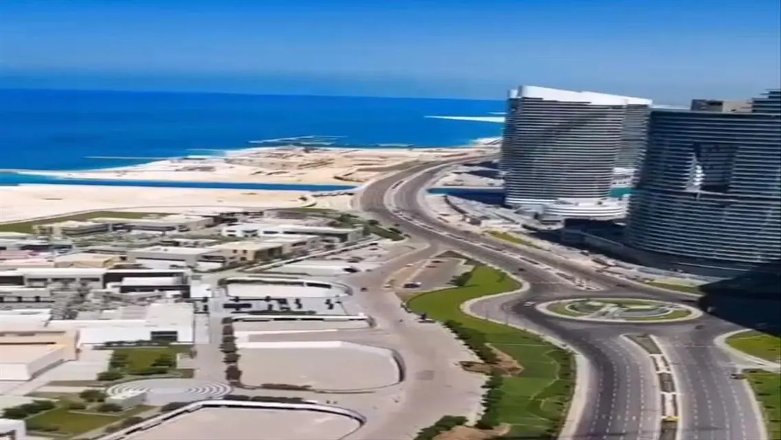 فيلا رائعة على الواجهة البحرية بـ 5 غرف نوم بسعر مغري