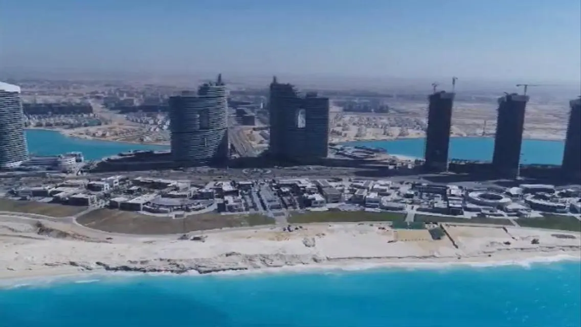 فيلا رائعة على الواجهة البحرية بـ 5 غرف نوم بسعر مغري
