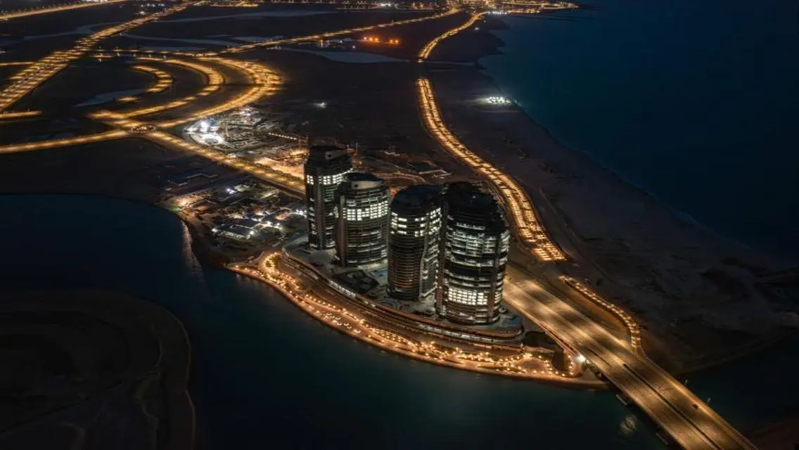 فيلا رائعة على الواجهة البحرية بـ 5 غرف نوم بسعر مغري