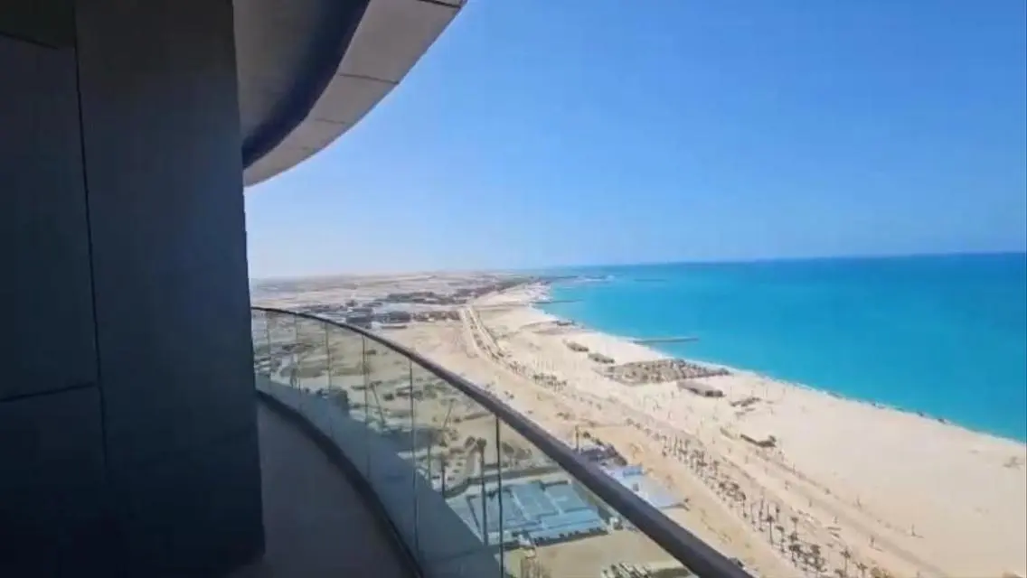 فيلا رائعة على الواجهة البحرية بـ 5 غرف نوم بسعر مغري