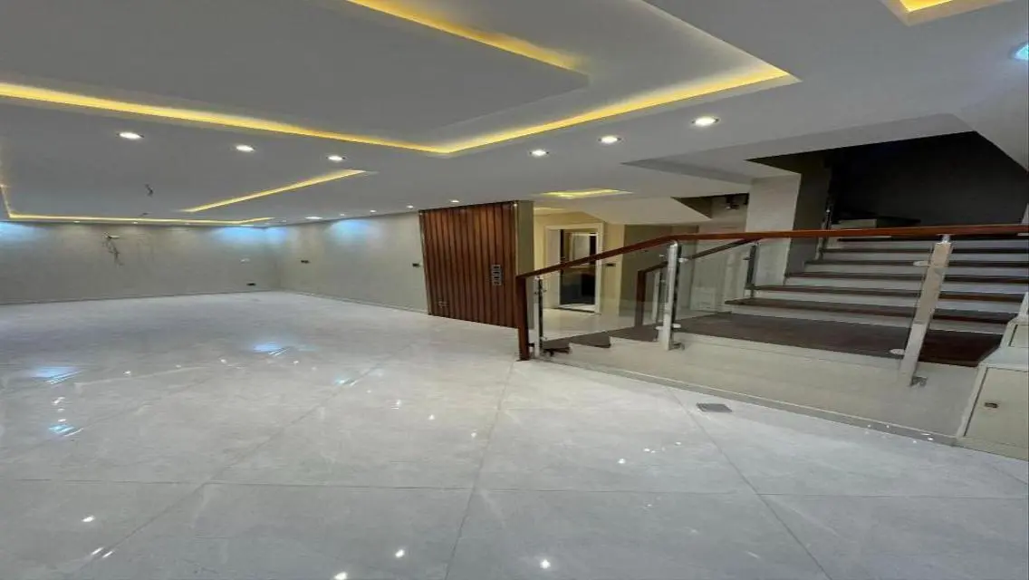 Luxury Villas for Sale with Private Garden and Pool in Prime Location