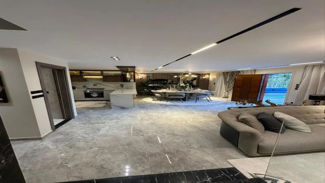 Luxury Villas for Sale with Private Garden and Pool in Prime Location