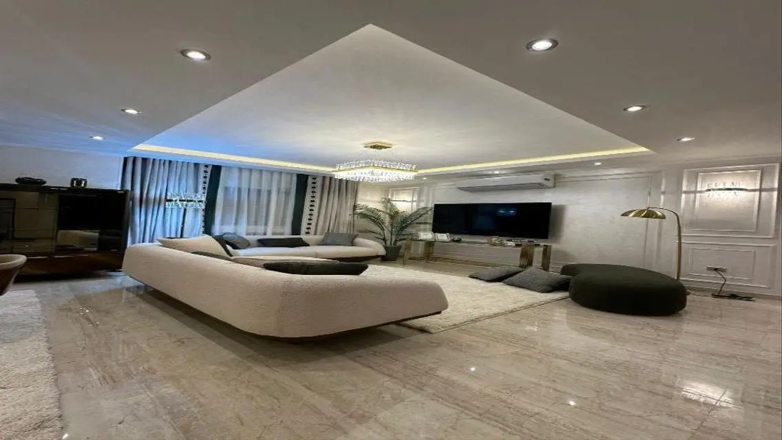 Luxury Villas for Sale with Private Garden and Pool in Prime Location