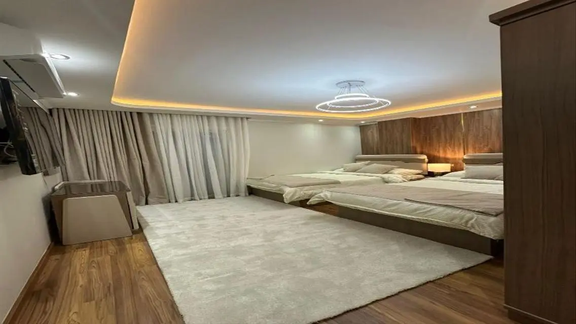 Luxury Villas for Sale with Private Garden and Pool in Prime Location